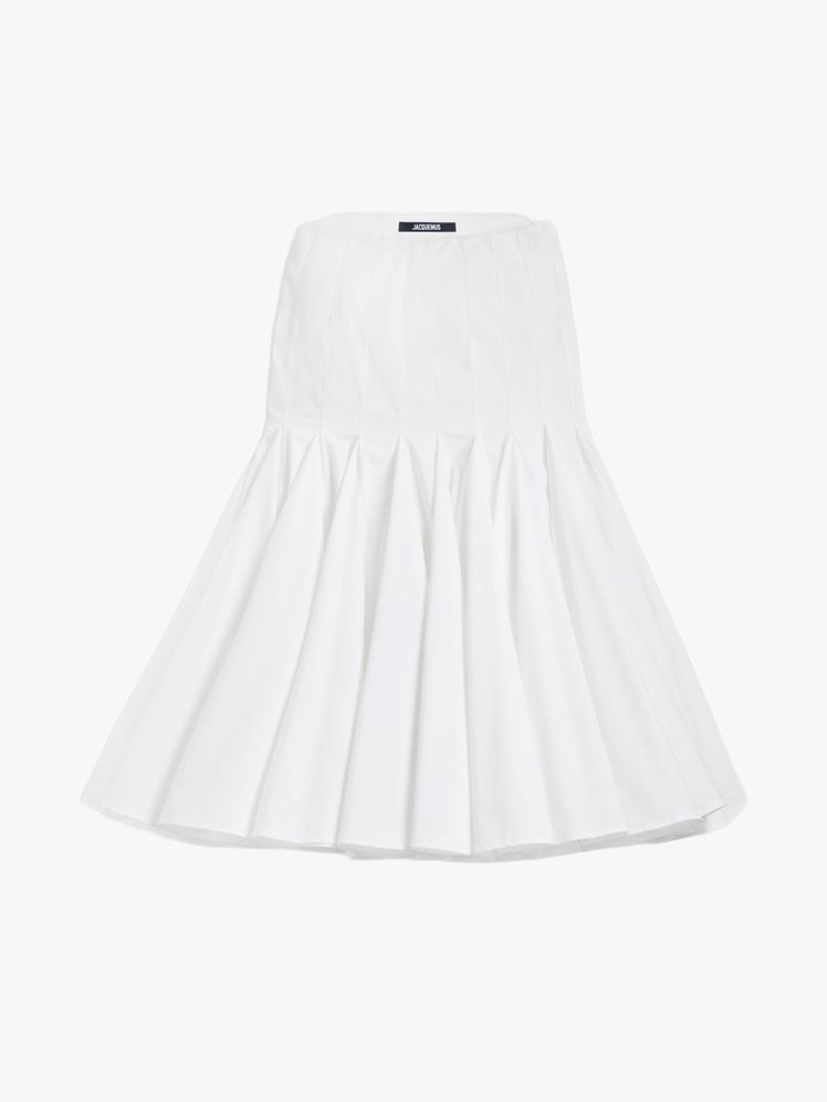 H & M